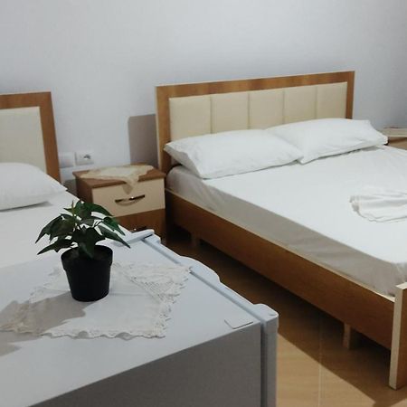 Dino Guest House จีโรคาสเตอร์ ภายนอก รูปภาพ