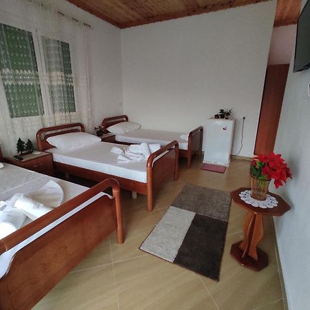 Dino Guest House จีโรคาสเตอร์ ภายนอก รูปภาพ