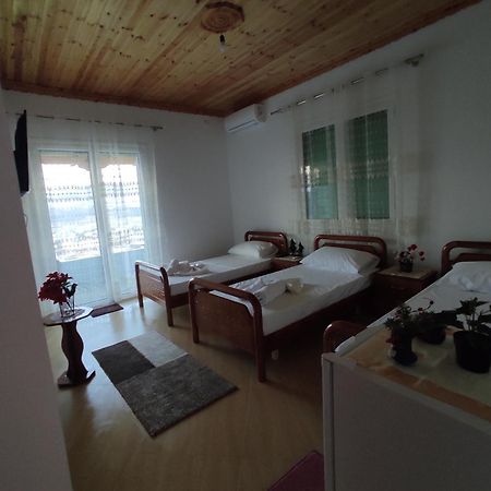 Dino Guest House จีโรคาสเตอร์ ภายนอก รูปภาพ