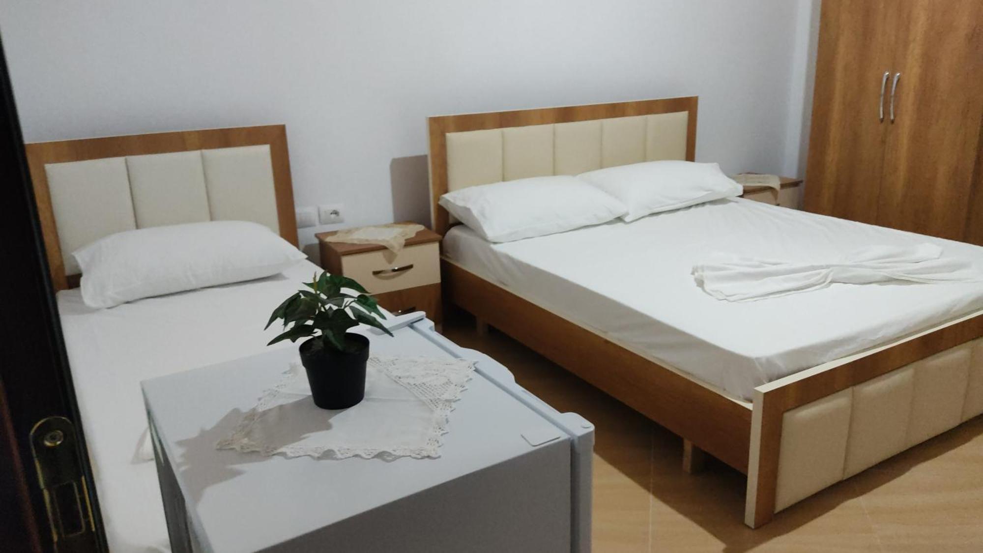 Dino Guest House จีโรคาสเตอร์ ภายนอก รูปภาพ