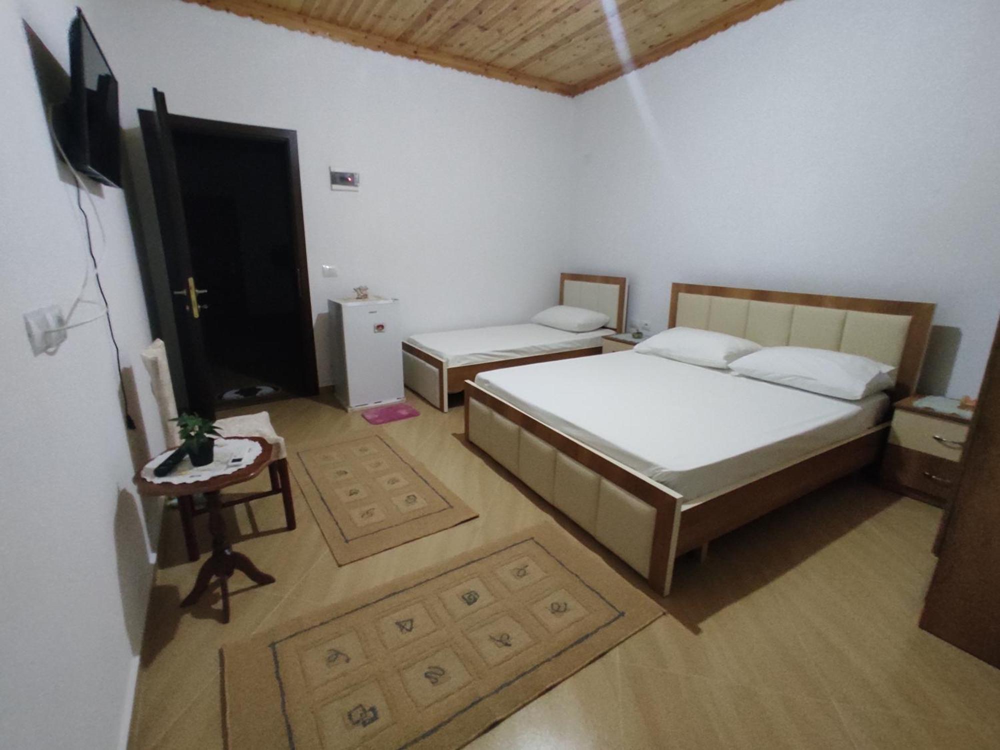 Dino Guest House จีโรคาสเตอร์ ภายนอก รูปภาพ