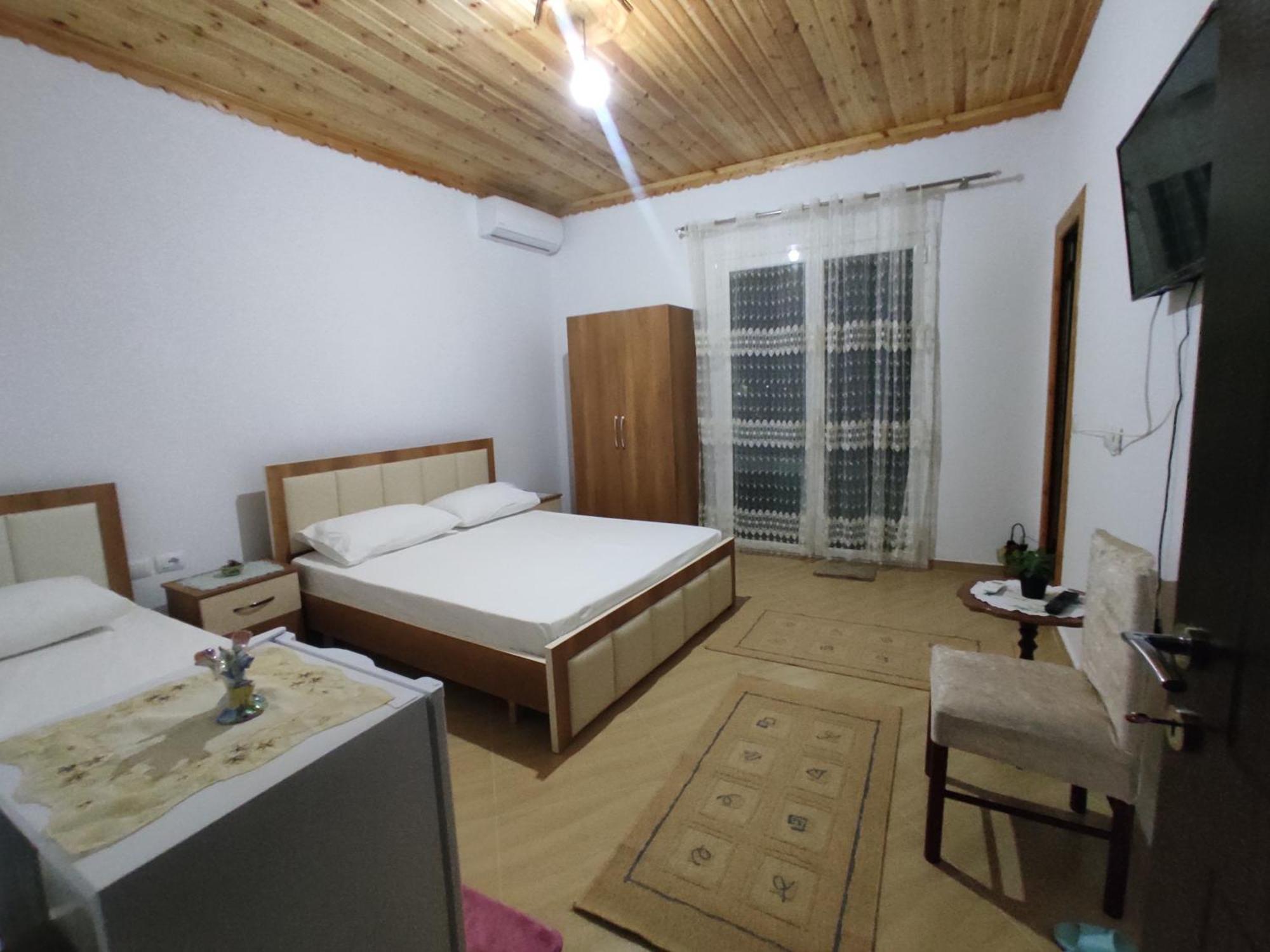 Dino Guest House จีโรคาสเตอร์ ภายนอก รูปภาพ