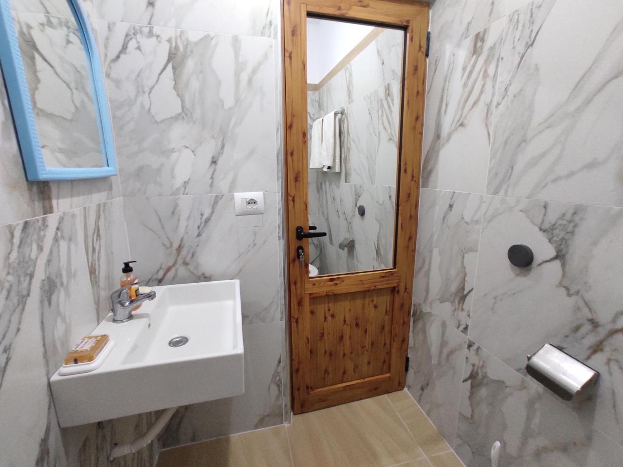 Dino Guest House จีโรคาสเตอร์ ภายนอก รูปภาพ