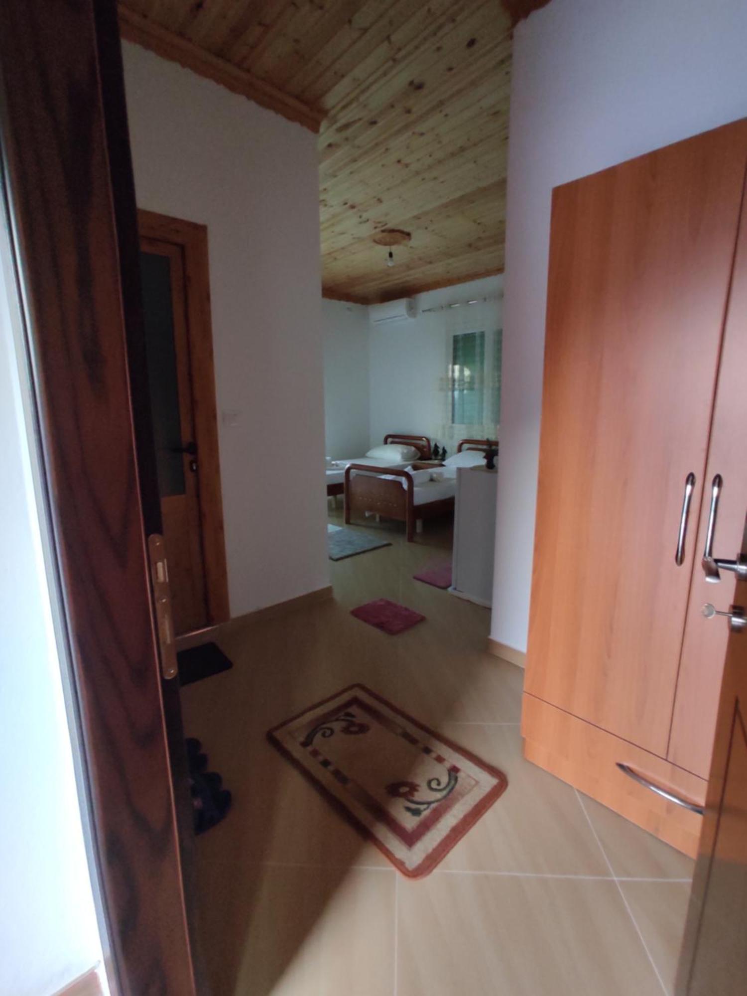 Dino Guest House จีโรคาสเตอร์ ภายนอก รูปภาพ