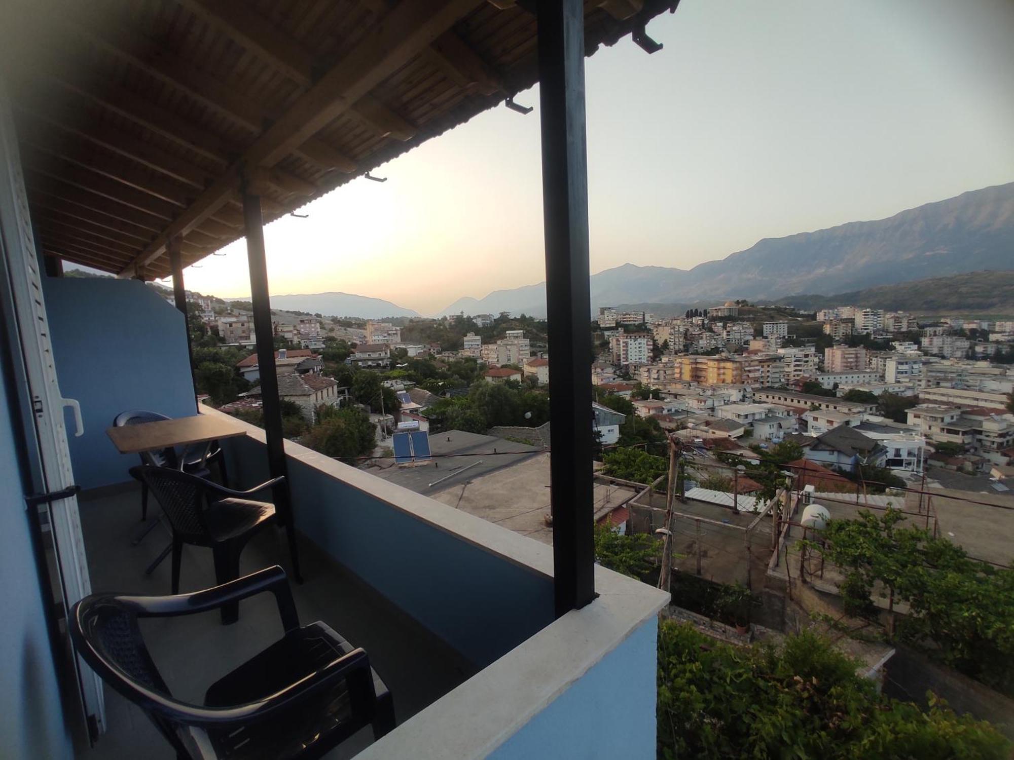 Dino Guest House จีโรคาสเตอร์ ภายนอก รูปภาพ