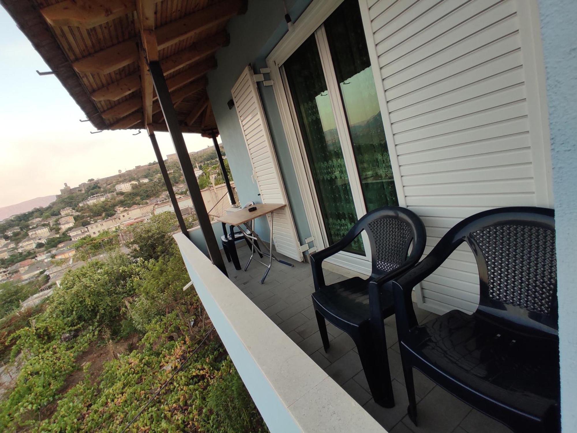Dino Guest House จีโรคาสเตอร์ ภายนอก รูปภาพ